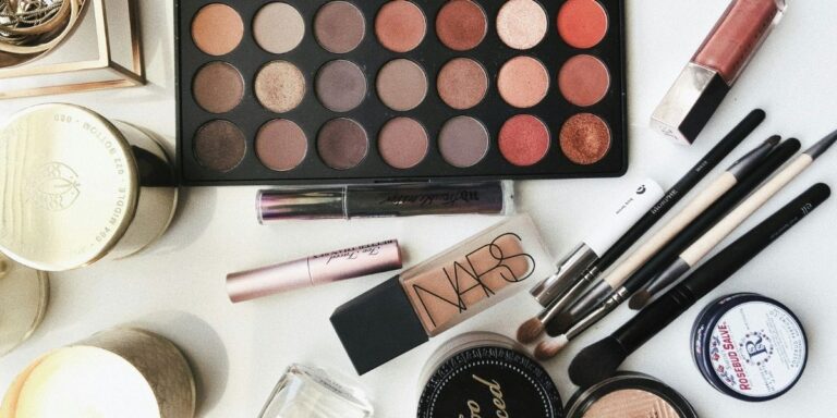 How to Keep Your Makeup Routine Clean and Healthy
